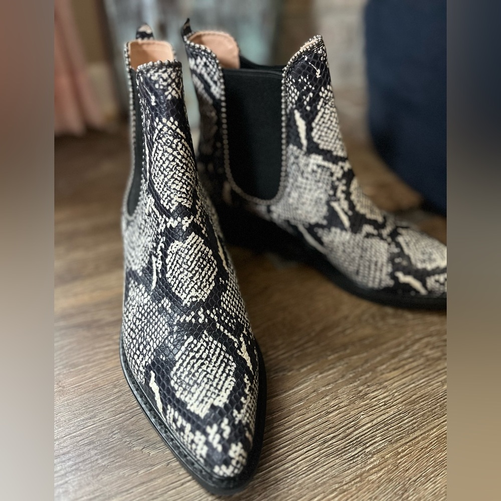 Coach Snakeskin boots! Size 8.5 women